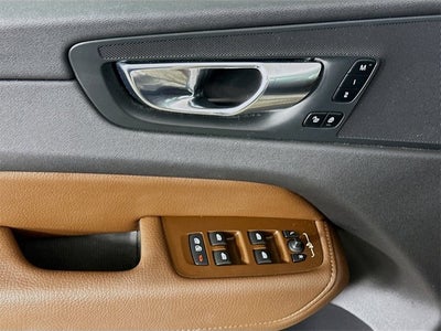 2022 Volvo XC60 Momentum