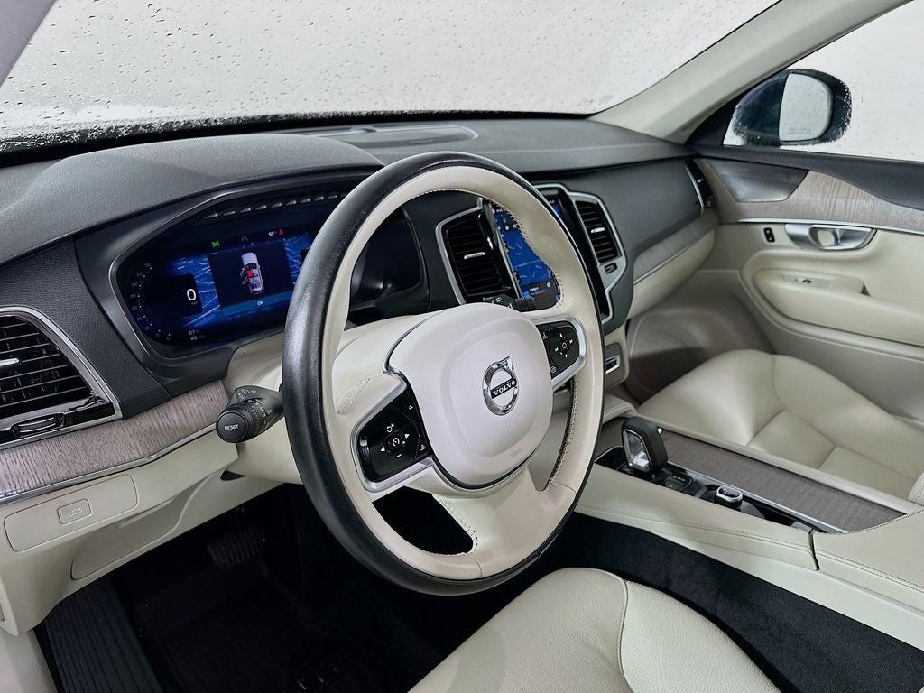 2023 Volvo XC90 B5 Plus