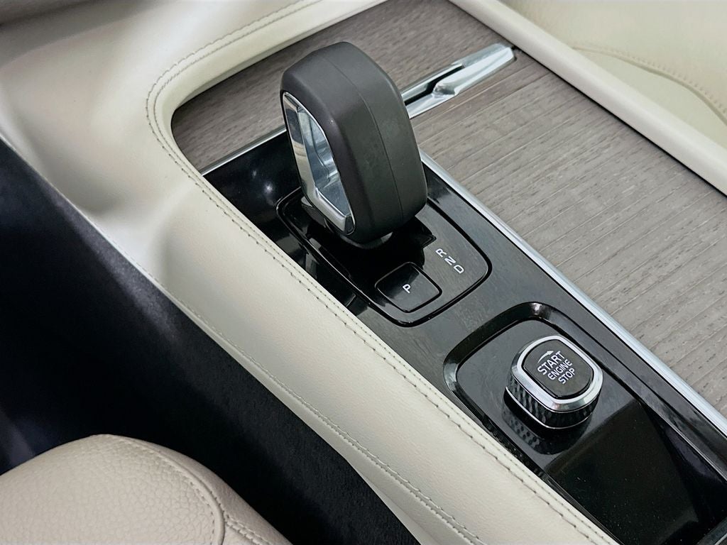 2023 Volvo XC90 B5 Plus