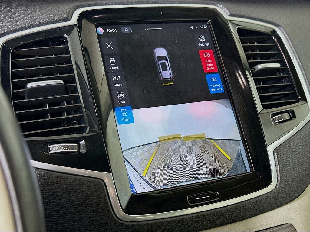 2023 Volvo XC90 B5 Plus