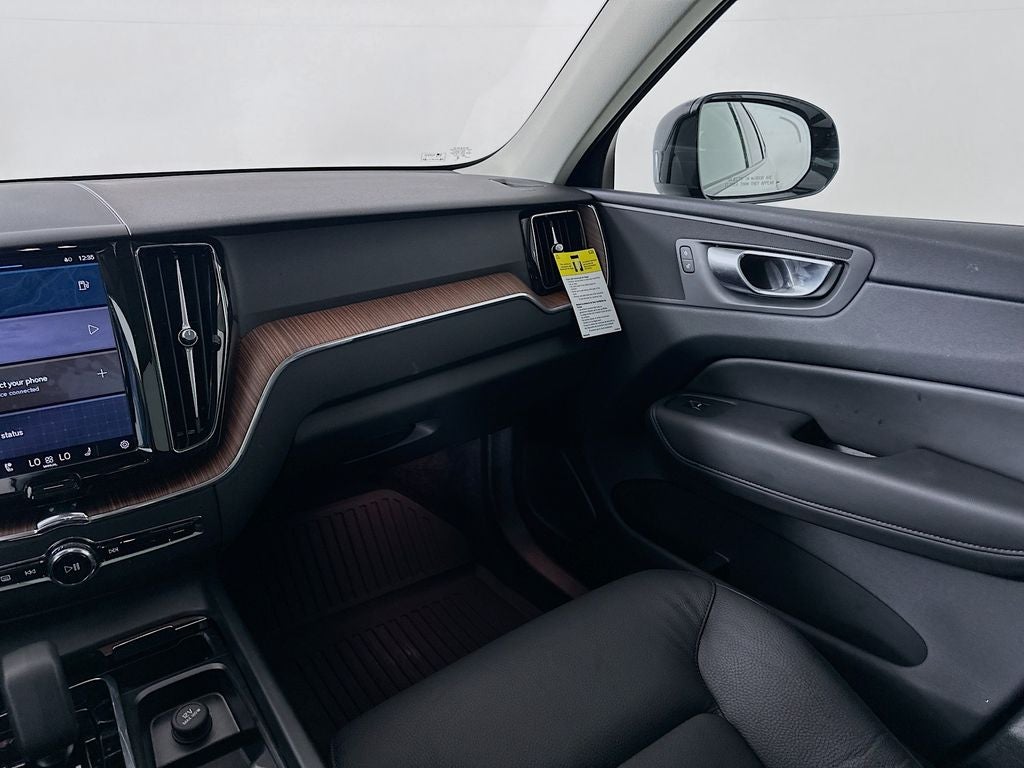 2024 Volvo XC60 B5 Plus Dark Theme