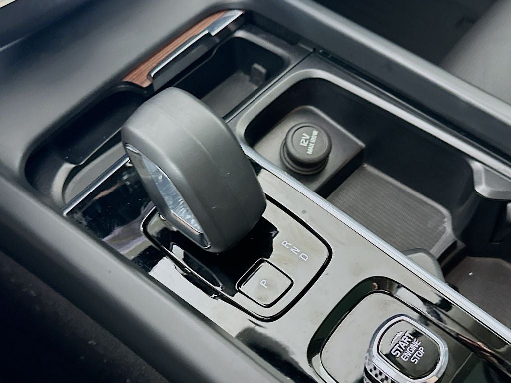 2024 Volvo XC60 B5 Plus Dark Theme