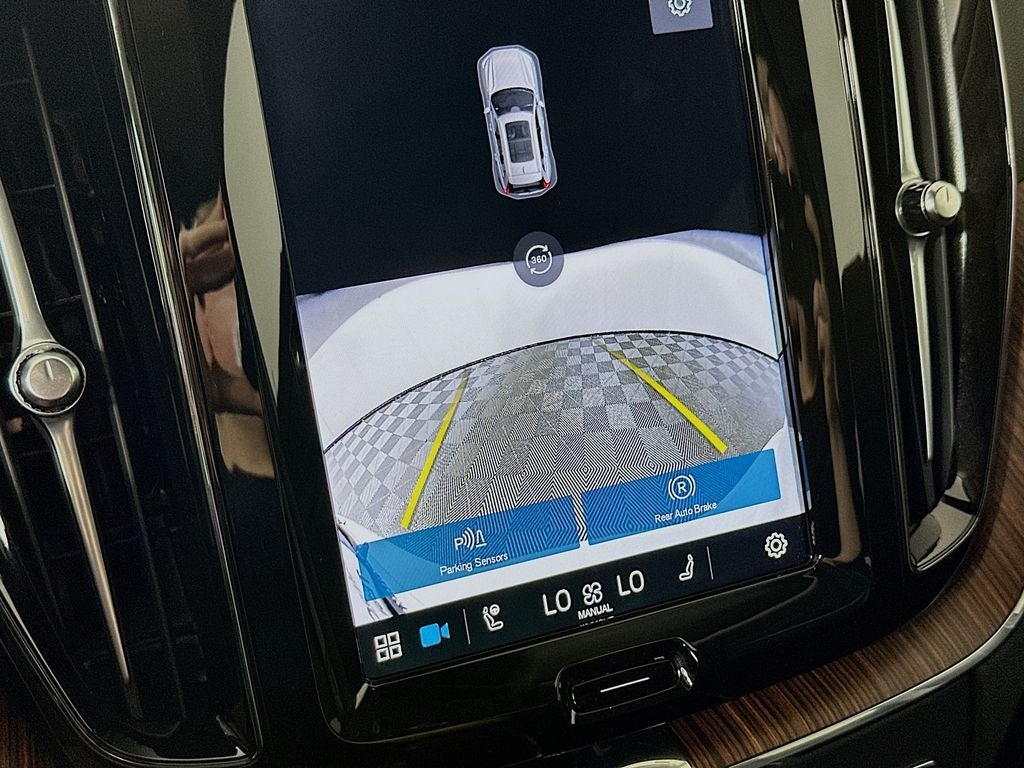 2024 Volvo XC60 B5 Plus Dark Theme