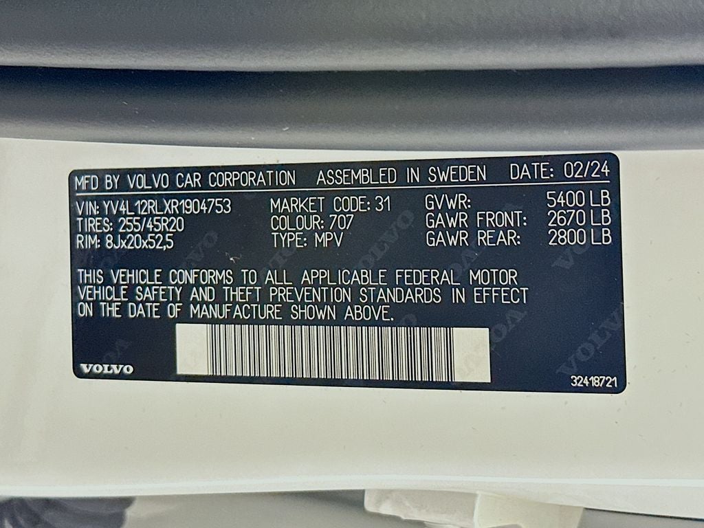 2024 Volvo XC60 B5 Plus Dark Theme