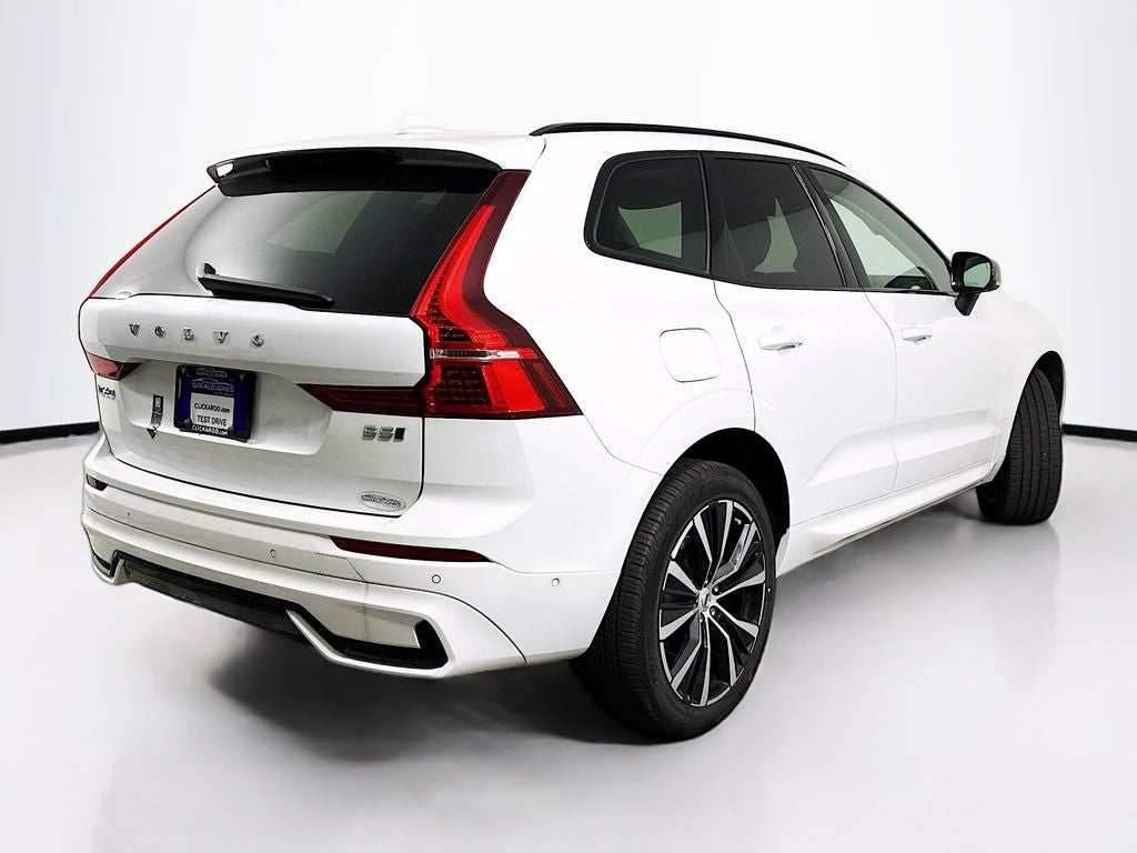 2024 Volvo XC60 B5 Plus Dark Theme