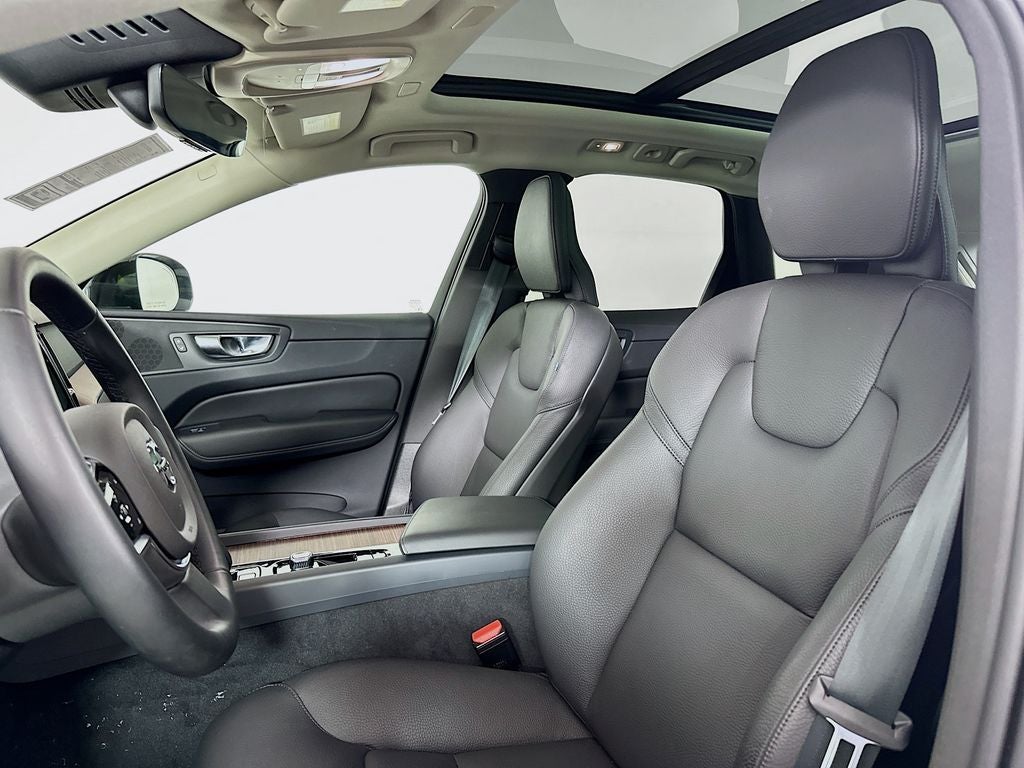 2024 Volvo XC60 B5 Plus Dark Theme