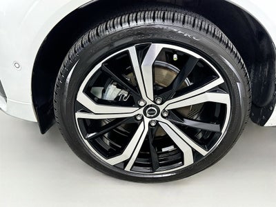 2024 Volvo XC60 B5 Ultimate Dark Theme