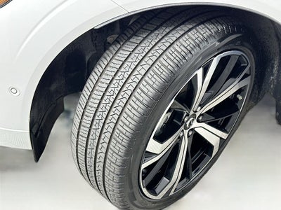 2024 Volvo XC60 B5 Ultimate Dark Theme