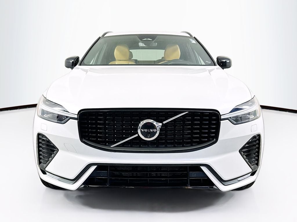 2024 Volvo XC60 B5 Ultimate Dark Theme