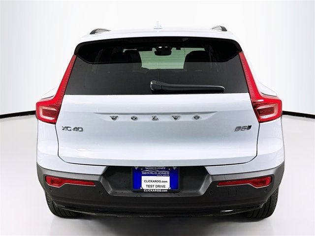 2025 Volvo XC40 Plus Dark Theme