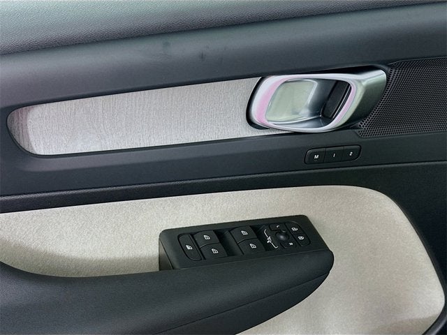 2025 Volvo XC40 Plus Dark Theme