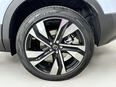 2025 Volvo XC40 Plus Dark Theme