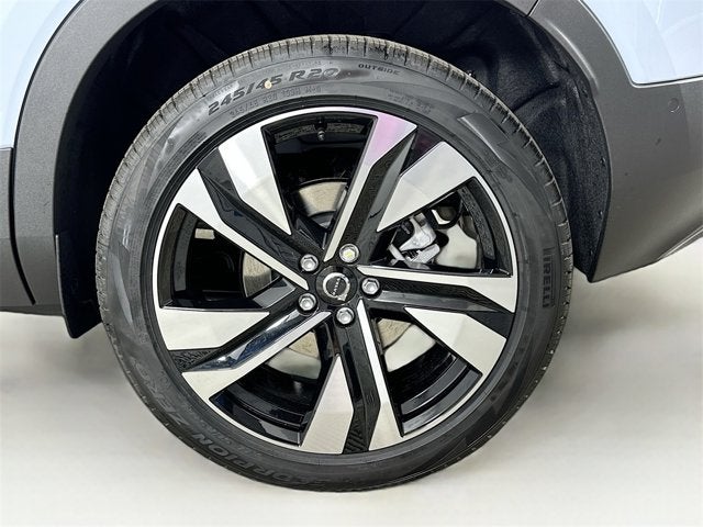 2025 Volvo XC40 Plus Dark Theme