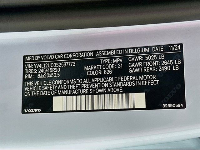 2025 Volvo XC40 Plus Dark Theme