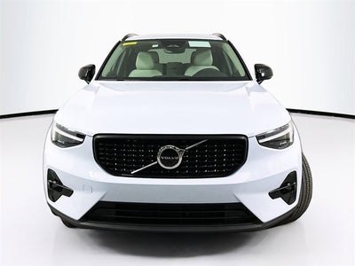 2025 Volvo XC40 Plus Dark Theme