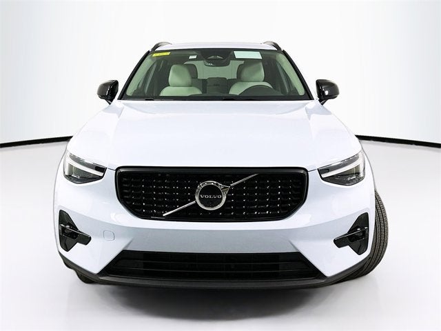 2025 Volvo XC40 Plus Dark Theme