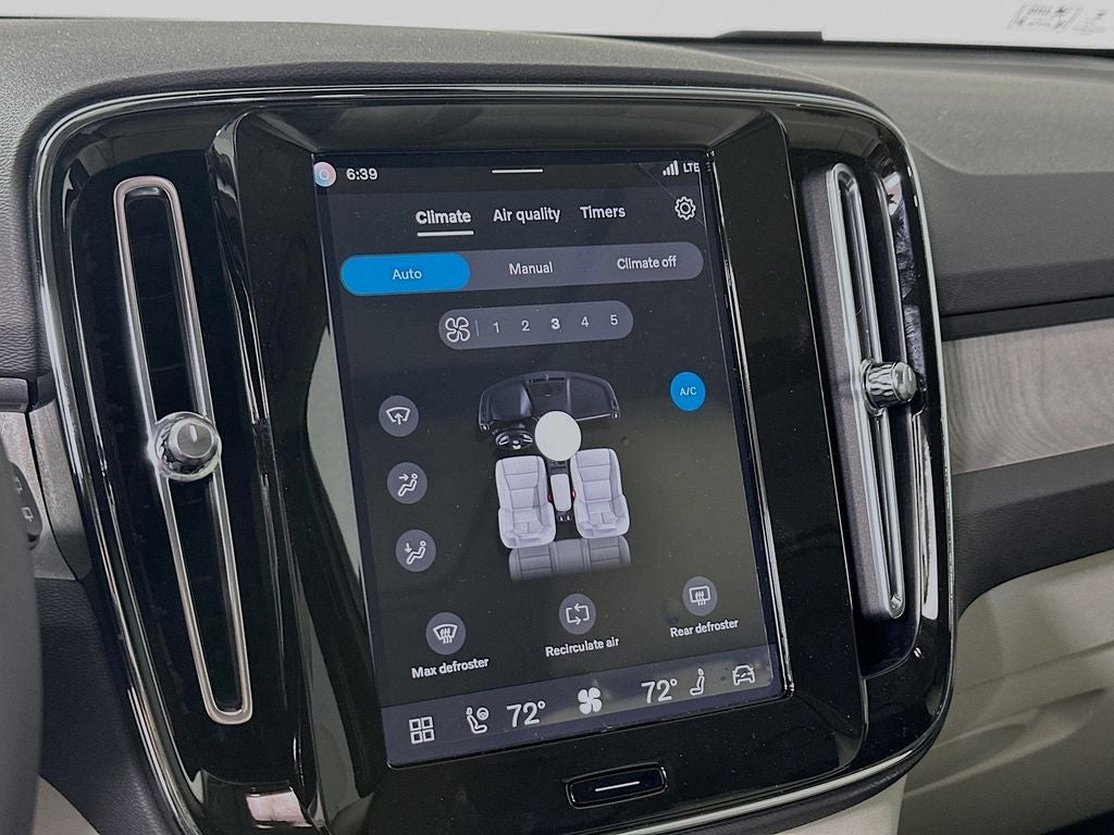 2026 Volvo XC40 B5 Plus