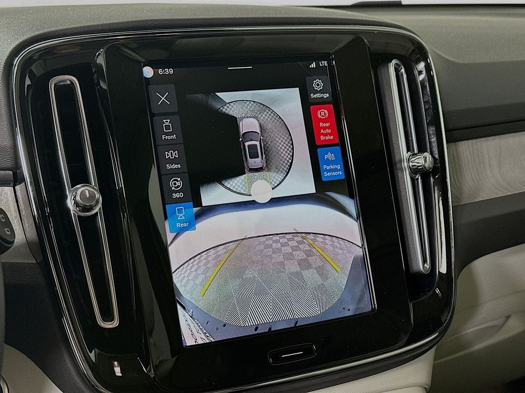 2026 Volvo XC40 B5 Plus