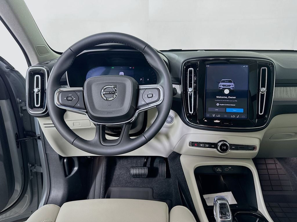 2026 Volvo XC40 B5 Plus