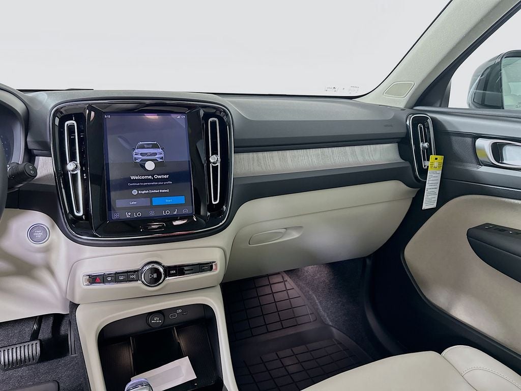 2026 Volvo XC40 B5 Plus