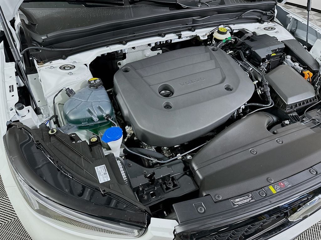 2026 Volvo XC40 B5 Plus