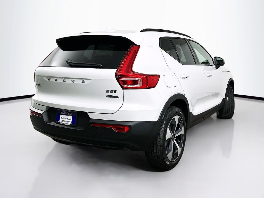 2026 Volvo XC40 B5 Plus