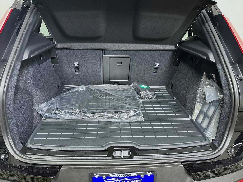 2026 Volvo XC40 B5 Ultra Black Edition
