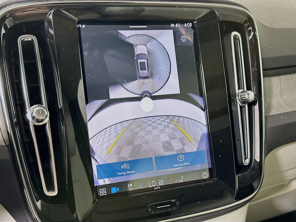 2024 Volvo XC40 B5 Plus Bright Theme