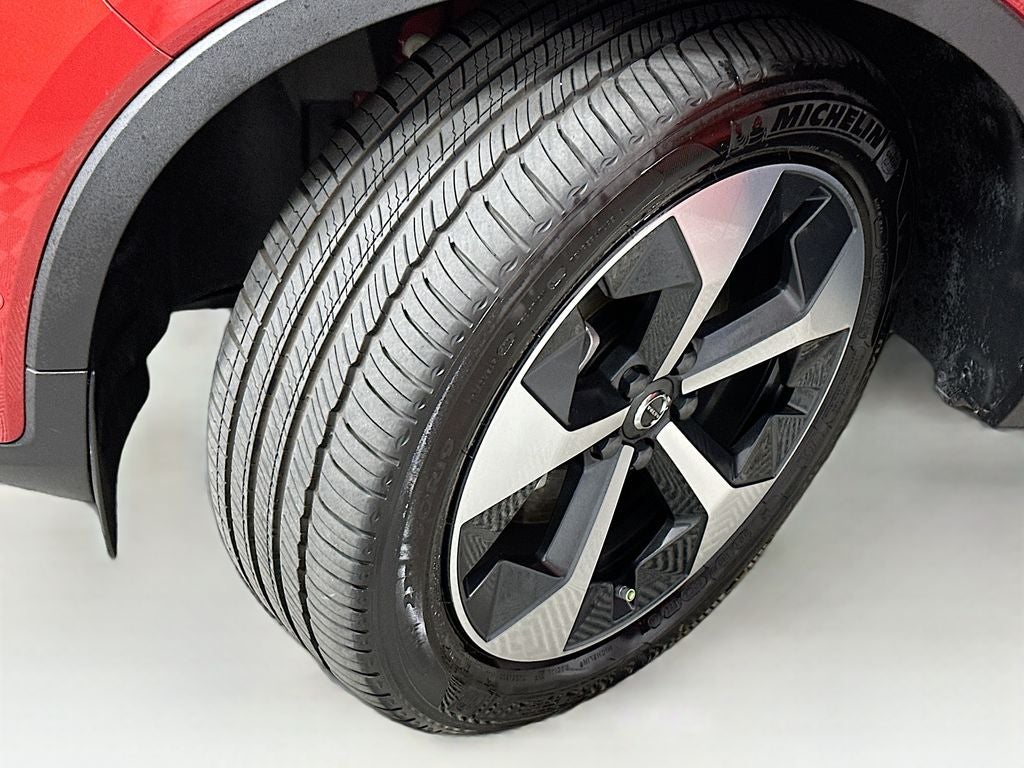 2024 Volvo XC40 B5 Plus Bright Theme