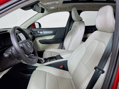2024 Volvo XC40 B5 Plus Bright Theme