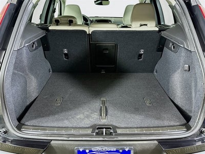 2025 Volvo XC40 Ultra Bright Theme