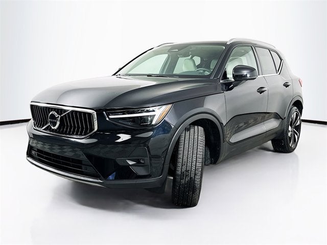 2025 Volvo XC40 Ultra Bright Theme