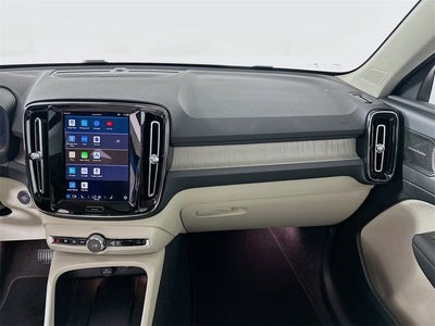 2025 Volvo XC40 Ultra Bright Theme