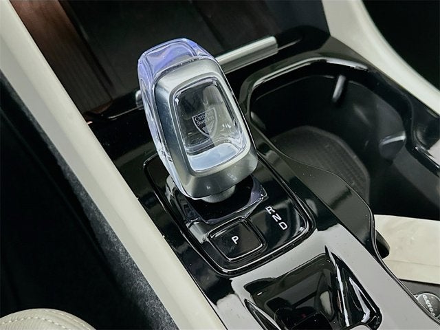 2025 Volvo XC40 Ultra Bright Theme