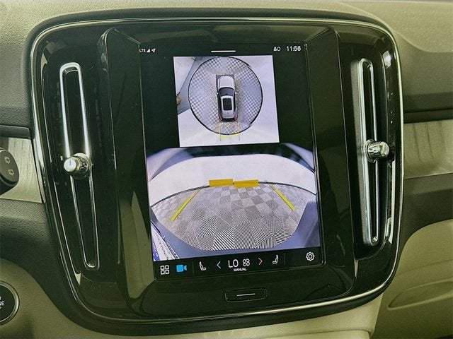 2025 Volvo XC40 Ultra Bright Theme