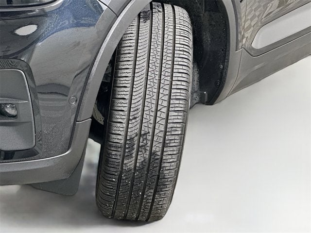 2025 Volvo XC40 Ultra Bright Theme