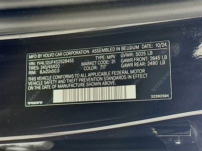 2025 Volvo XC40 Ultra Bright Theme