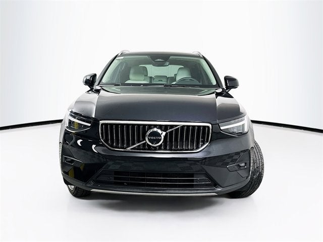 2025 Volvo XC40 Ultra Bright Theme