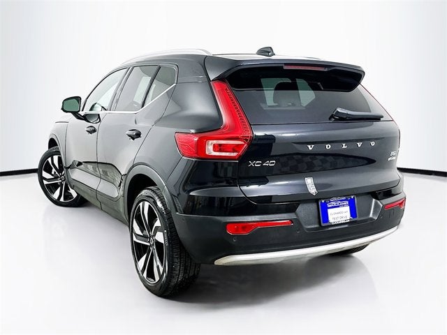 2025 Volvo XC40 Ultra Bright Theme