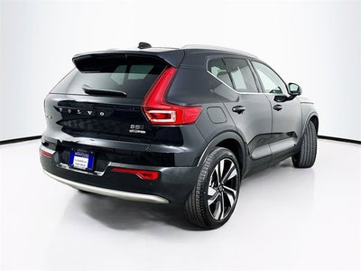 2025 Volvo XC40 Ultra Bright Theme