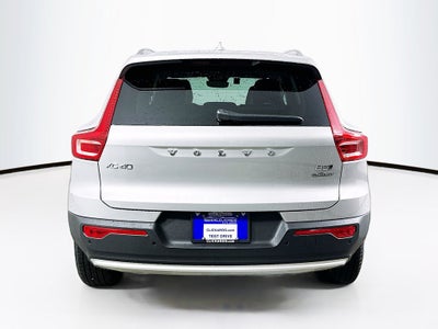 2025 Volvo XC40 B5 Ultra Bright Theme