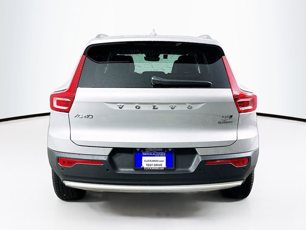 2025 Volvo XC40 B5 Ultra Bright Theme