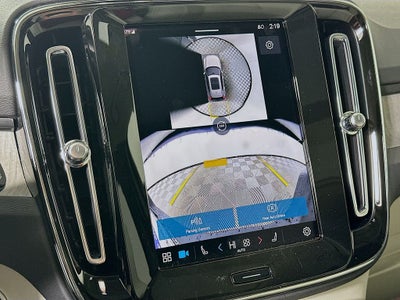 2025 Volvo XC40 B5 Ultra Bright Theme