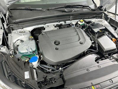 2025 Volvo XC40 B5 Ultra Bright Theme