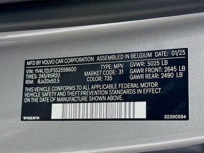 2025 Volvo XC40 B5 Ultra Bright Theme