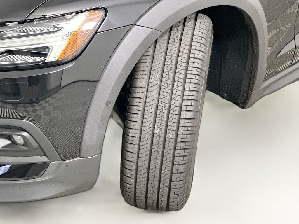 2026 Volvo V60 Cross Country B5 Plus