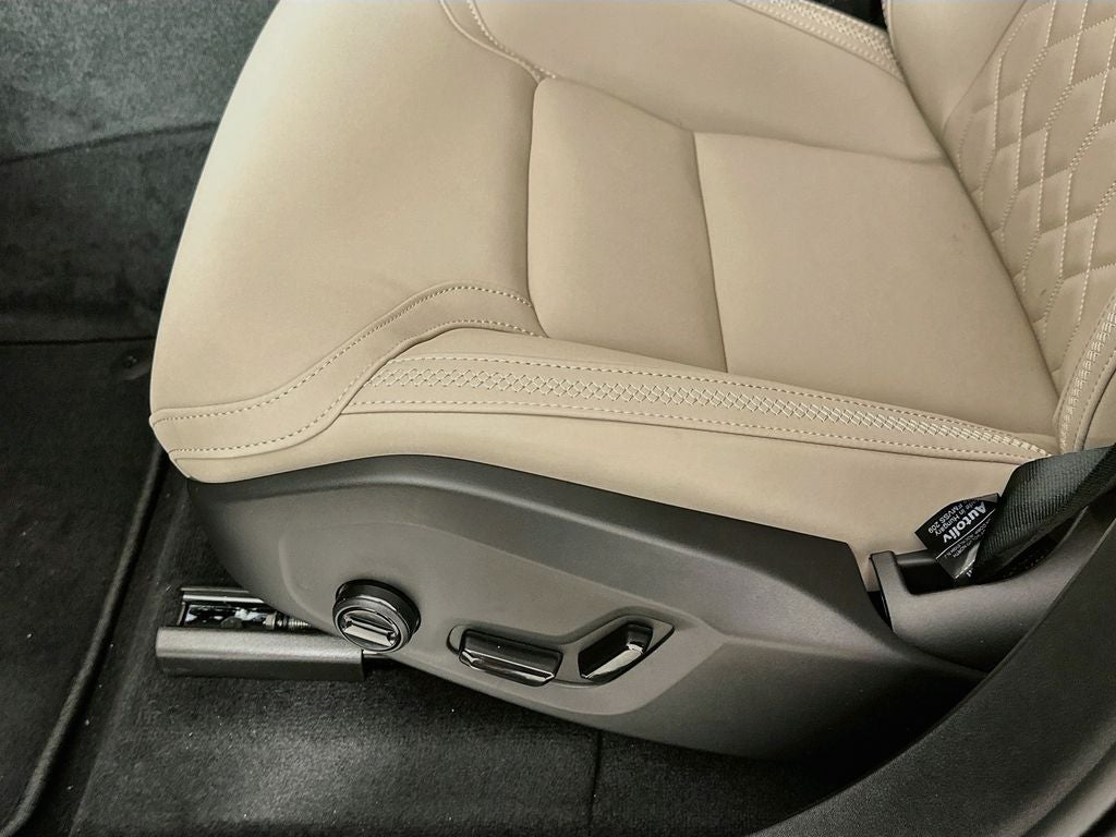 2026 Volvo XC90 B5 Plus