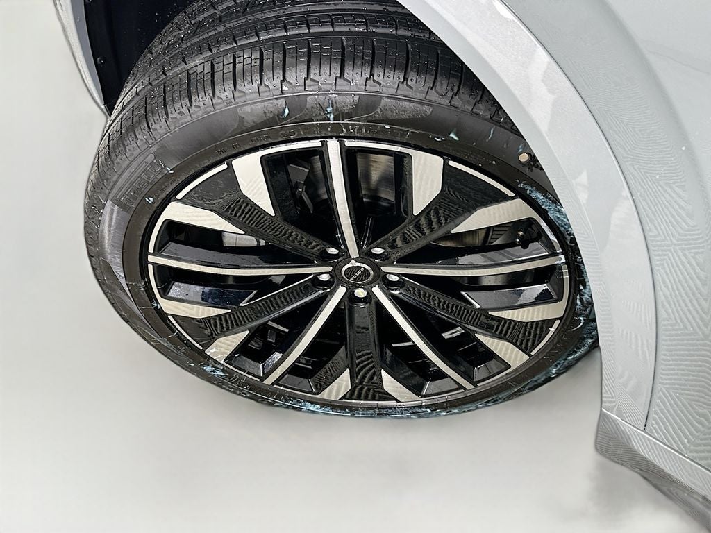 2026 Volvo XC90 B5 Plus
