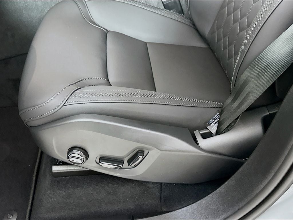 2026 Volvo XC90 B5 Plus