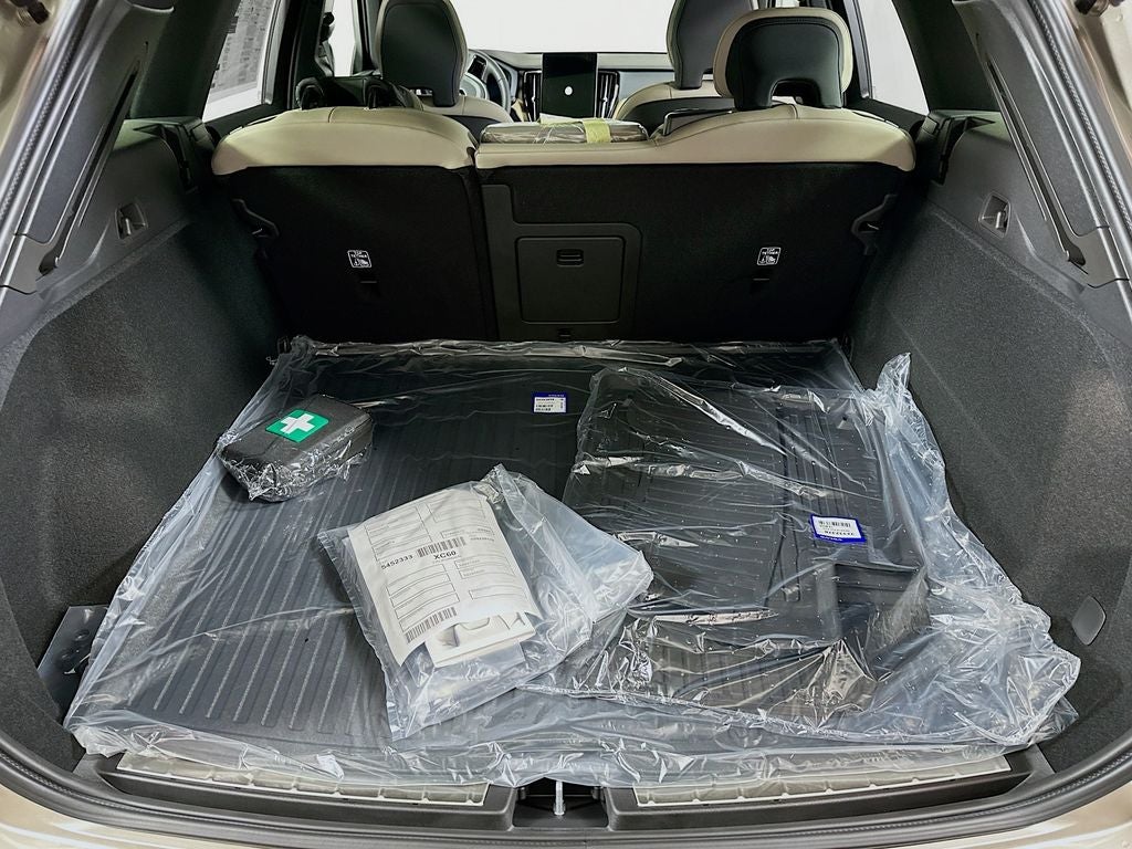 2026 Volvo XC60 B5 Plus